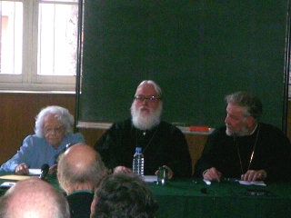 Elisabeth aux cts de Mgr Kallistos et de Mgr Gabriel